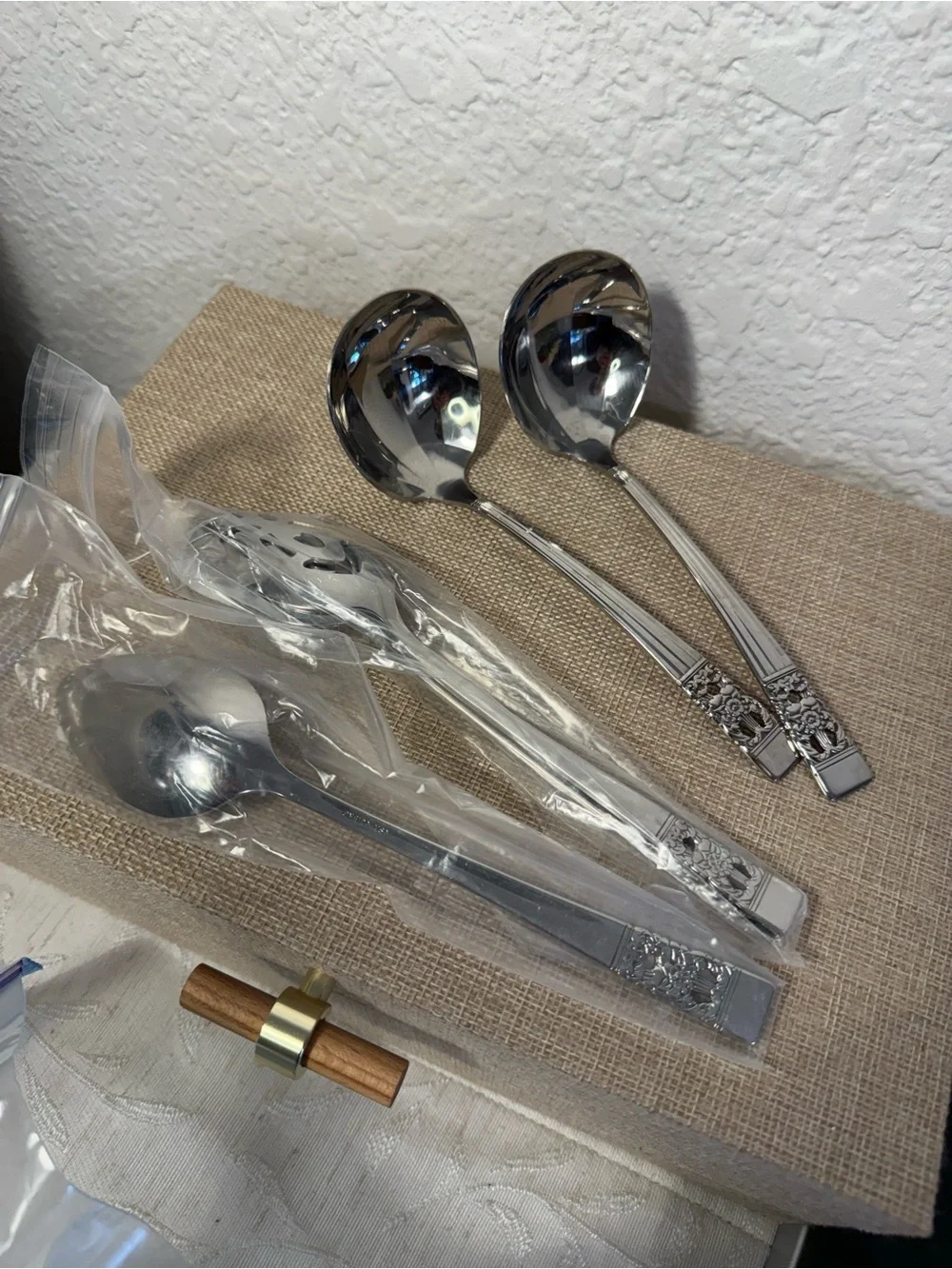 Oneida Coronation Stainless Serving Spoon Lot of 5 Pieces (3 sealed) 8.25”